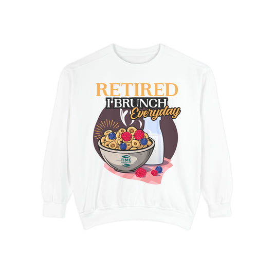 "Retired, I Brunch Every Day" unisex sweatshirt in a comfortable and stylish pullover design, perfect for retirees who enjoy relaxing and brunching, ideal for casual days at home or outings with friends.